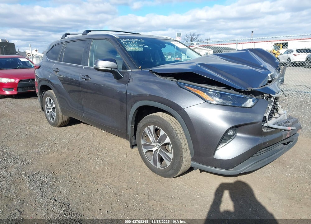 2023 TOYOTA HIGHLANDER XLE VIN: 5TDKDRBH8PS026437