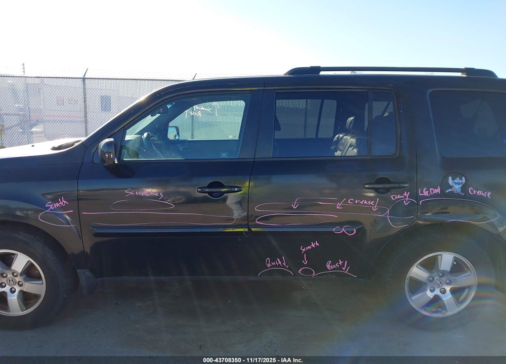 2011 HONDA PILOT EX-L VIN: 5FNYF4H5XBB073793