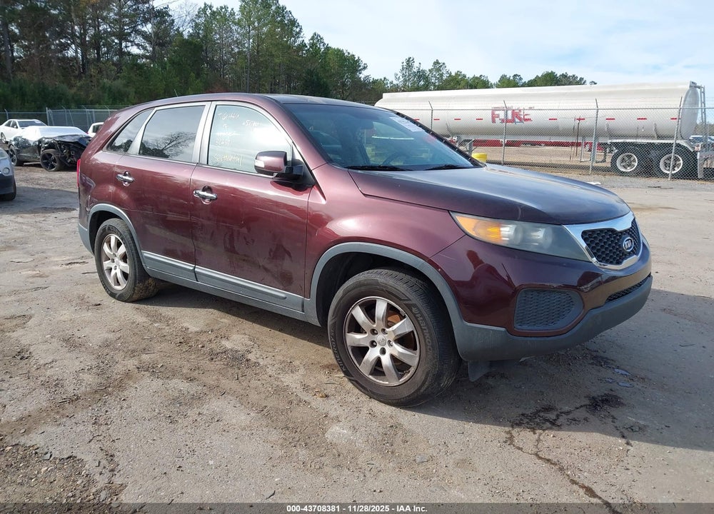 2013 KIA SORENTO LX VIN: 5XYKT3A13DG326139