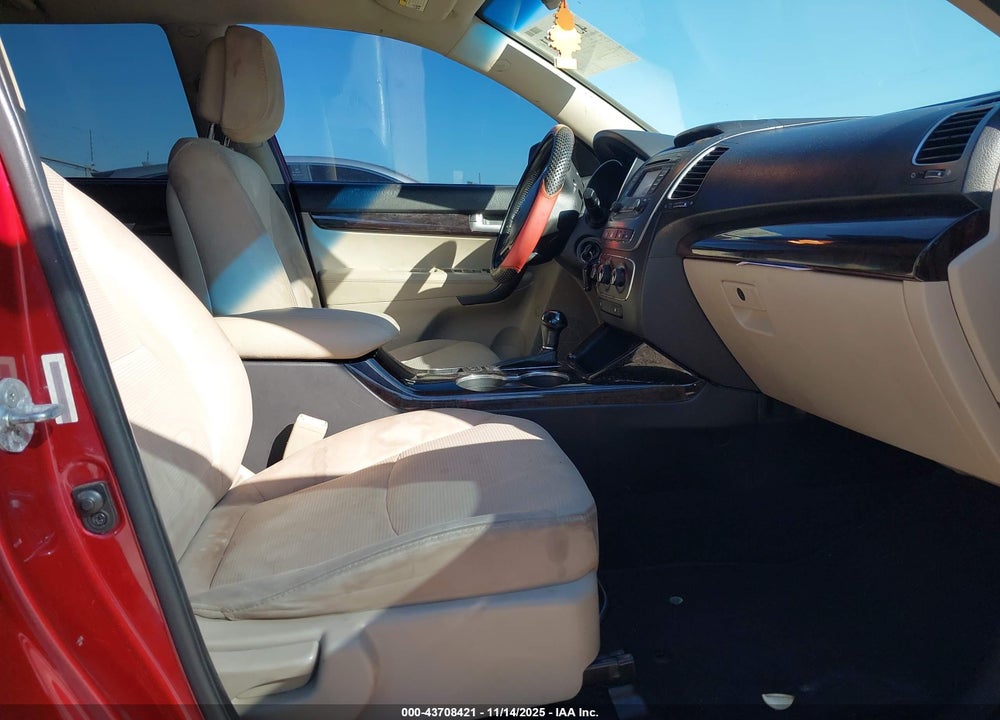 2015 KIA SORENTO LX VIN: 5XYKT4A68FG592924