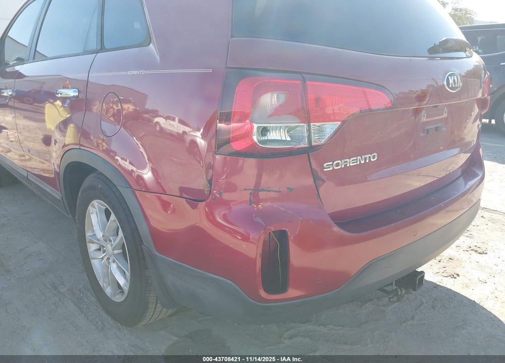 2015 KIA SORENTO LX VIN: 5XYKT4A68FG592924