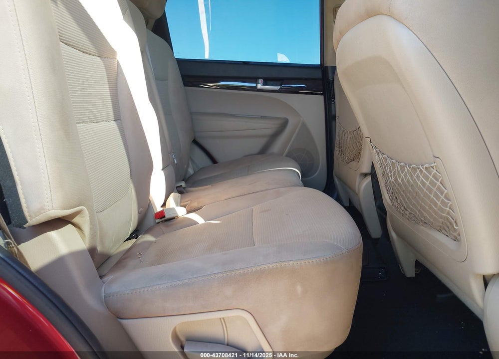 2015 KIA SORENTO LX VIN: 5XYKT4A68FG592924