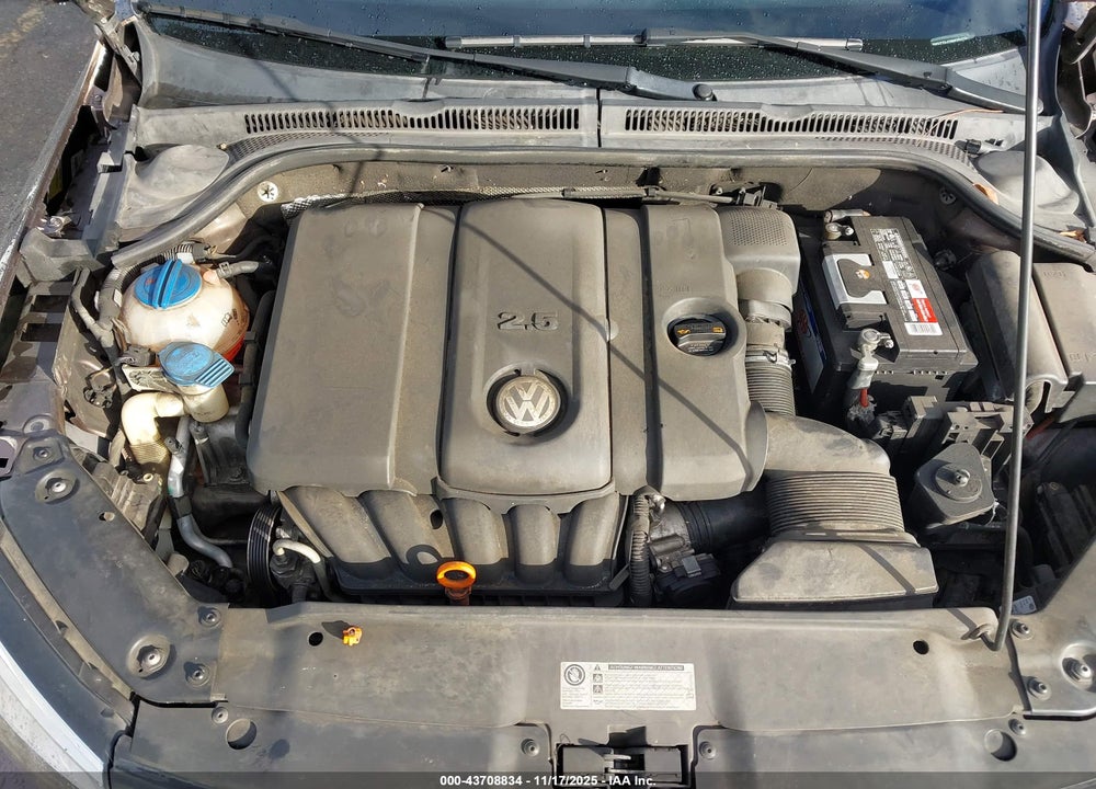 2011 VOLKSWAGEN JETTA 2.5L SE VIN: 3VWDZ7AJ2BM384268