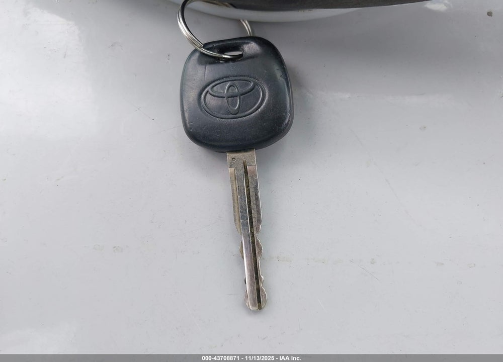 2005 TOYOTA COROLLA CE VIN: 1NXBR32E55Z397791