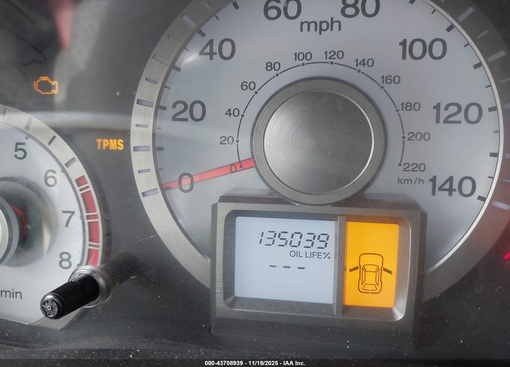 2011 HONDA PILOT LX VIN: 5FNYF4H29BB001635