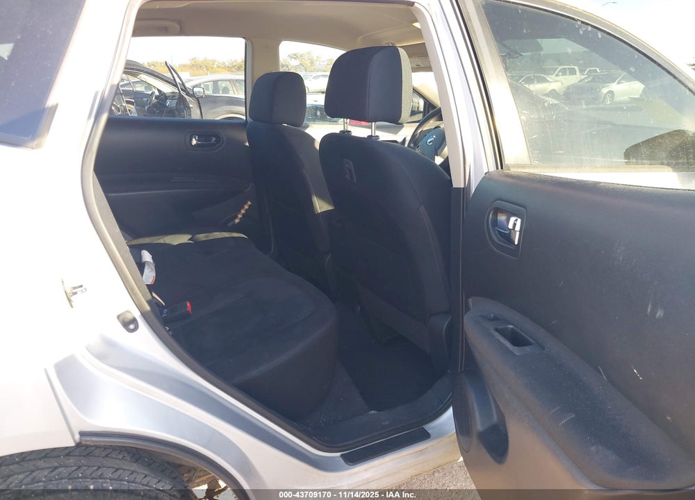 2015 NISSAN ROGUE SELECT S VIN: JN8AS5MTXFW165015