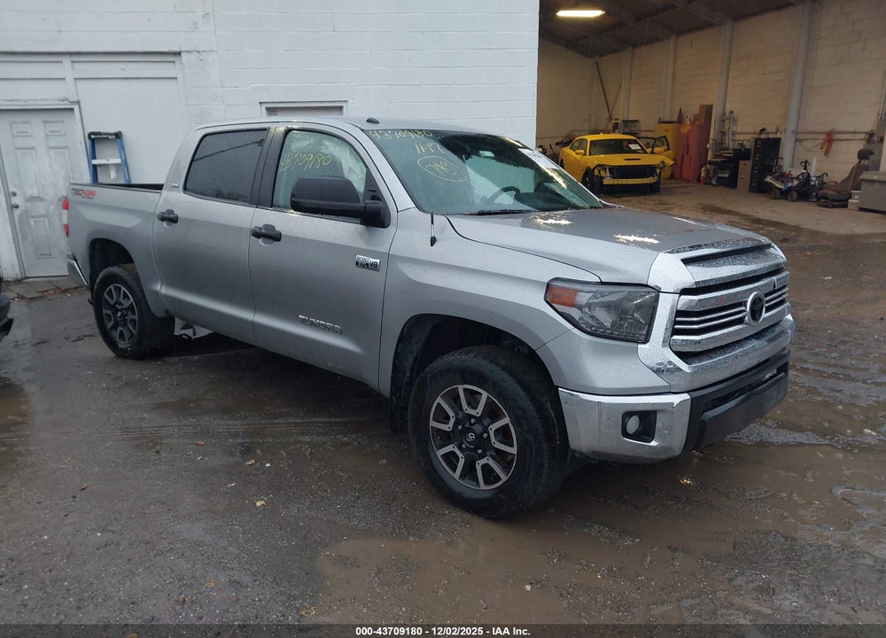 2016 TOYOTA TUNDRA SR5 5.7L V8 VIN: 5TFDW5F18GX490377