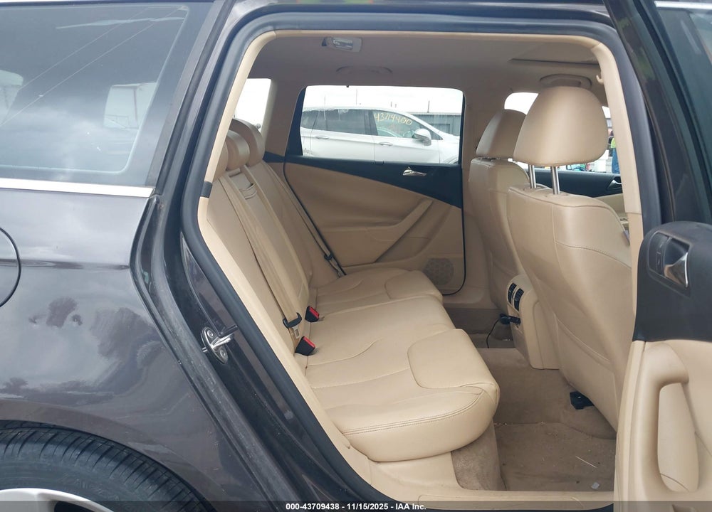 2008 VOLKSWAGEN PASSAT KOMFORT VIN: WVWLK73C98E219303