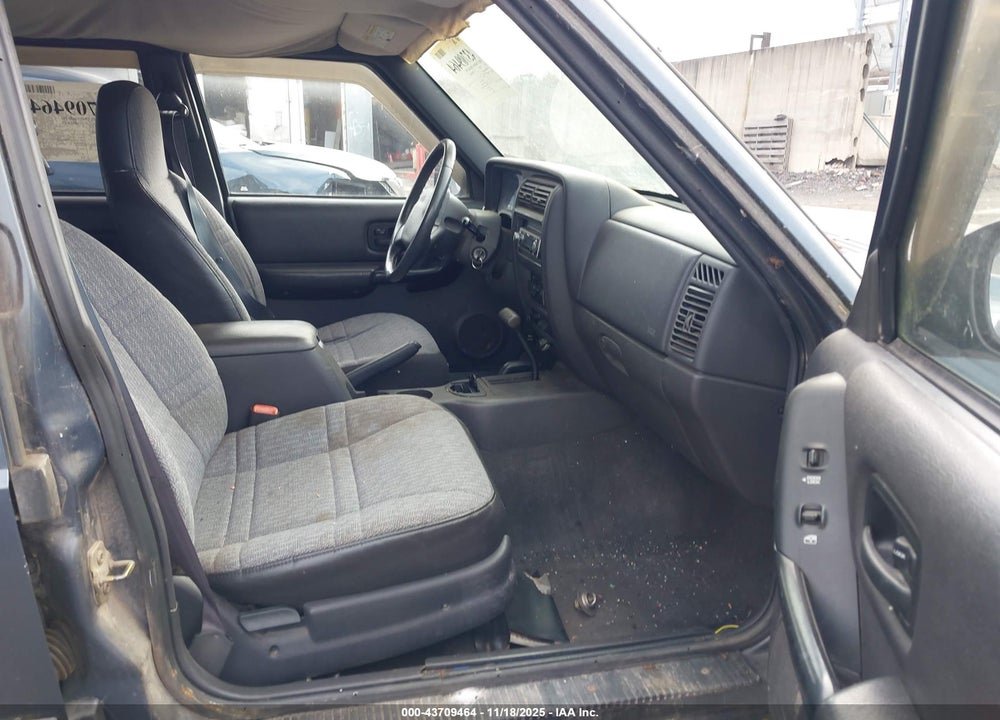 2001 JEEP CHEROKEE SPORT VIN: 1J4FF48S11L595621