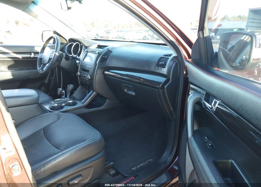 2013 KIA SORENTO SX VIN: 5XYKW4A21DG332639