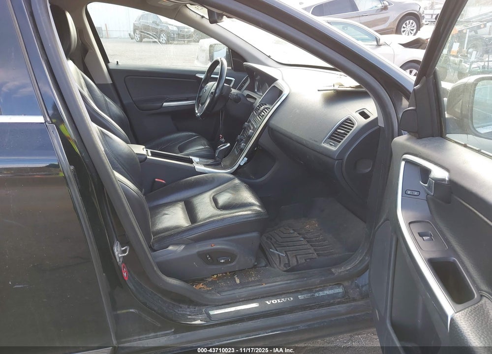 2014 VOLVO XC60 3.2 PREMIER PLUS VIN: YV4952DZ5E2534116