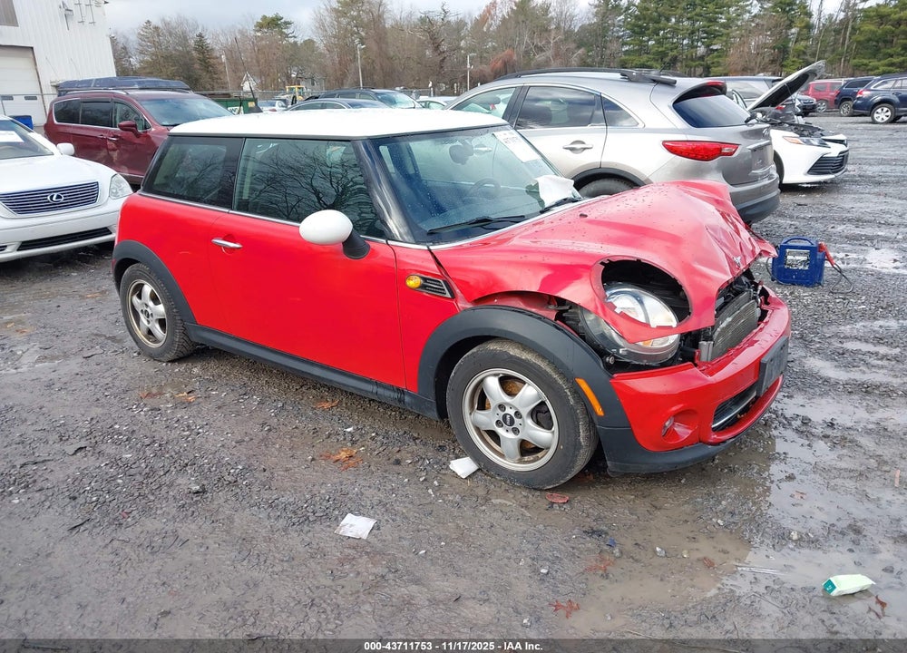 2011 MINI COOPER VIN: WMWSU3C51BT091901