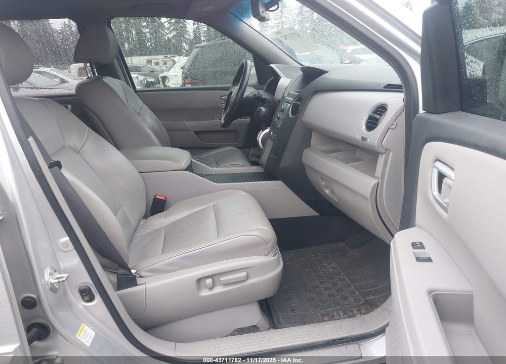 2011 HONDA PILOT EX-L VIN: 5FNYF4H59BB077673