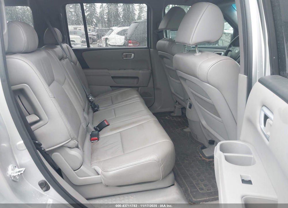 2011 HONDA PILOT EX-L VIN: 5FNYF4H59BB077673