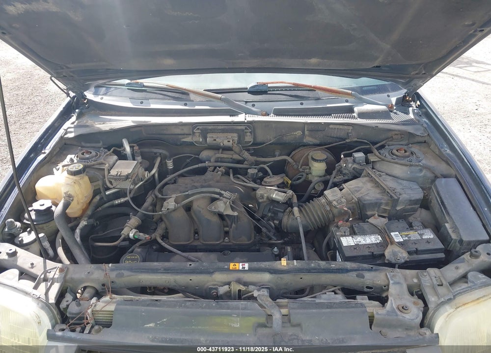 2002 FORD ESCAPE XLS VIN: 1FMYU01152KD00375