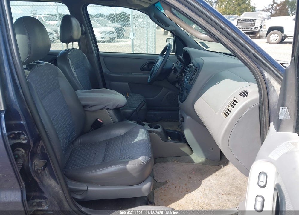 2002 FORD ESCAPE XLS VIN: 1FMYU01152KD00375