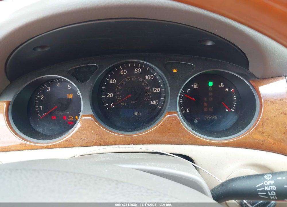 2005 LEXUS ES 330 VIN: JTHBA30G055076590