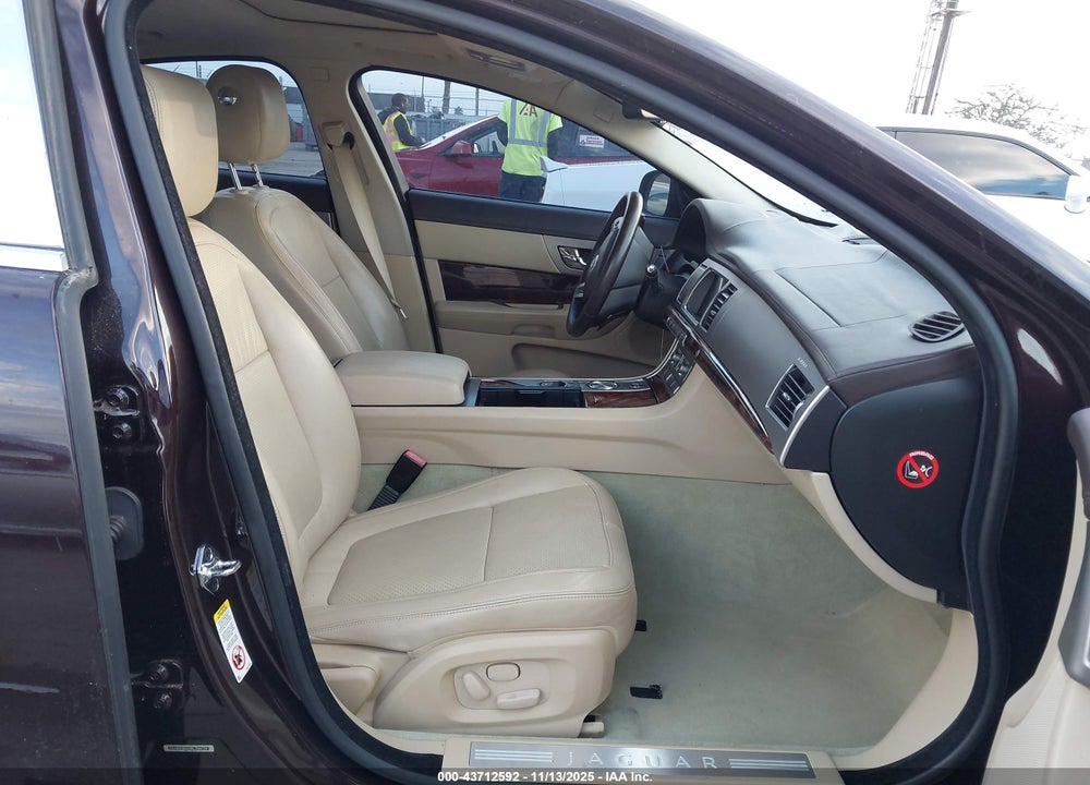 2011 JAGUAR XF PREMIUM VIN: SAJWA0GB4BLR84724