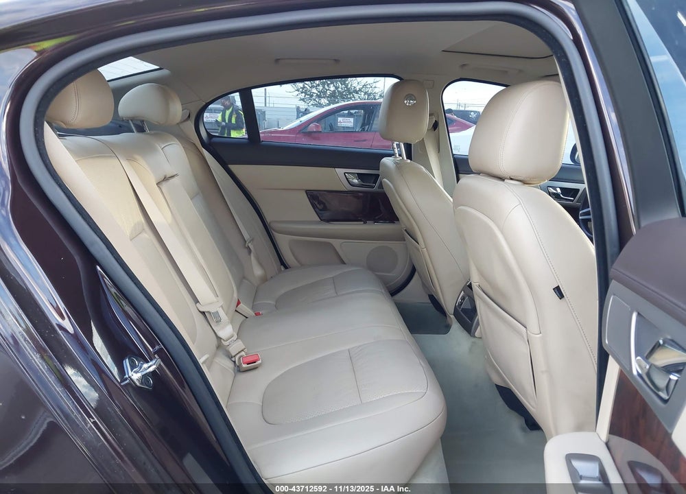 2011 JAGUAR XF PREMIUM VIN: SAJWA0GB4BLR84724