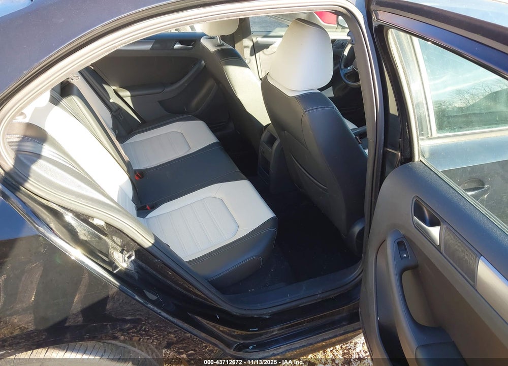 2017 VOLKSWAGEN JETTA VIN: 3VWD17AJ2HM301292