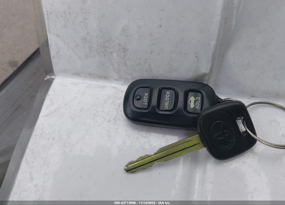 2005 TOYOTA CAMRY LE VIN: 4T1BE32K45U990169