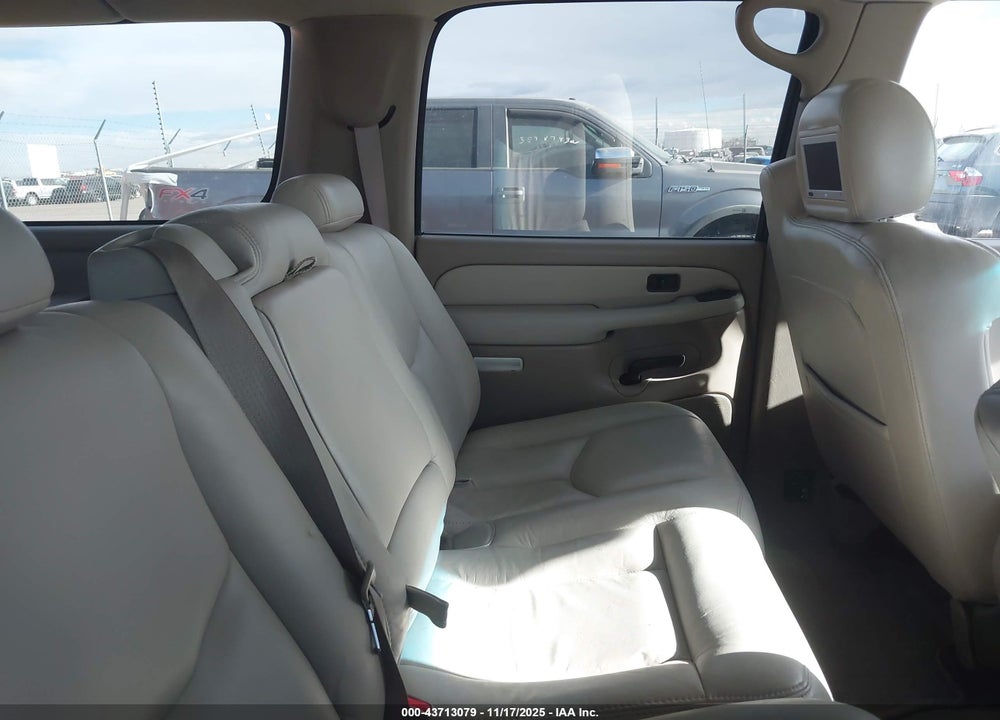 2003 CHEVROLET SUBURBAN 1500 LT VIN: 1GNEC16Z93R159874