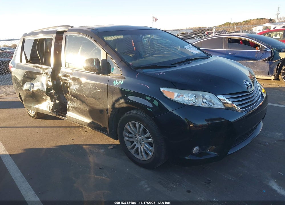 2015 TOYOTA SIENNA XLE 8 PASSENGER VIN: 5TDYK3DC4FS572312