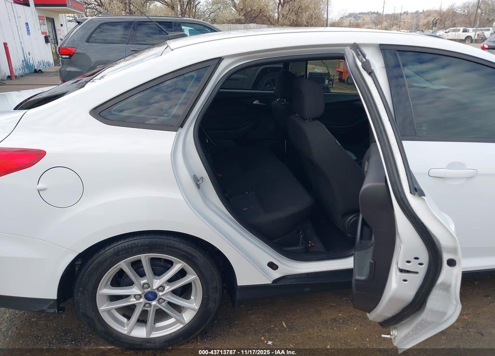 2015 FORD FOCUS SE VIN: 1FADP3F23FL262356