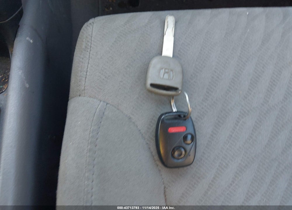 2010 HONDA CIVIC LX VIN: 2HGFG1B61AH512118