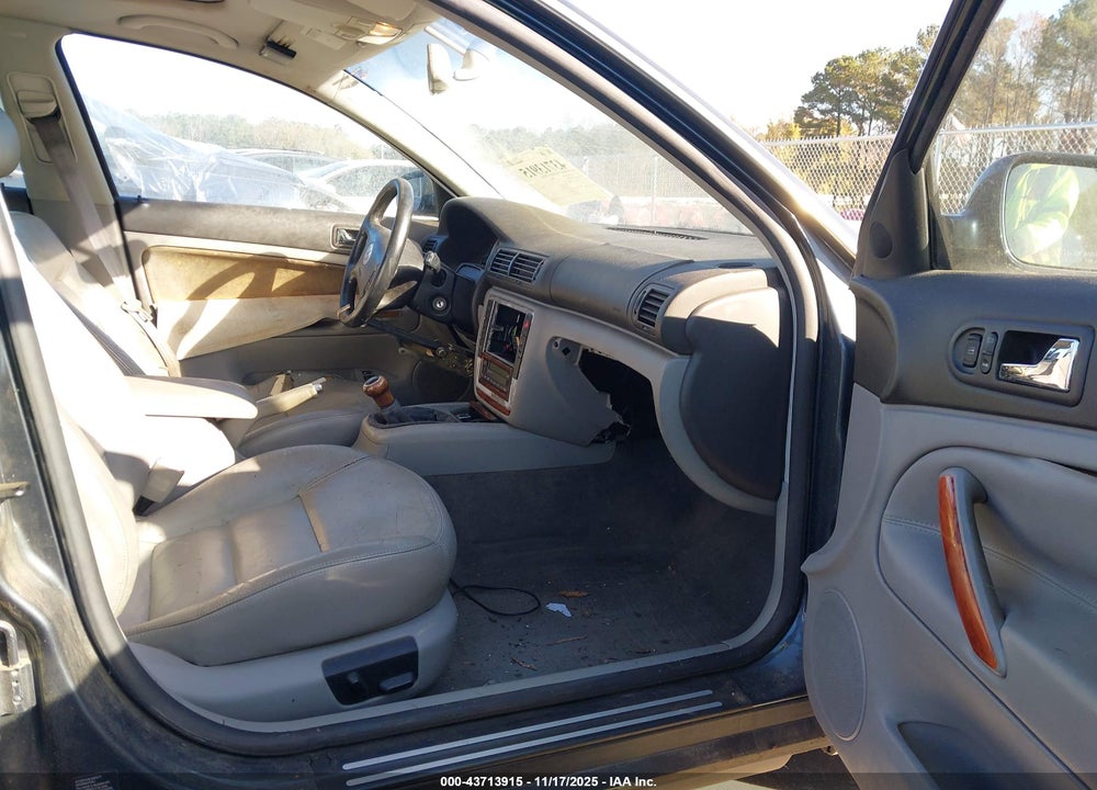2003 VOLKSWAGEN PASSAT GLX VIN: WVWWH63BX3E178847