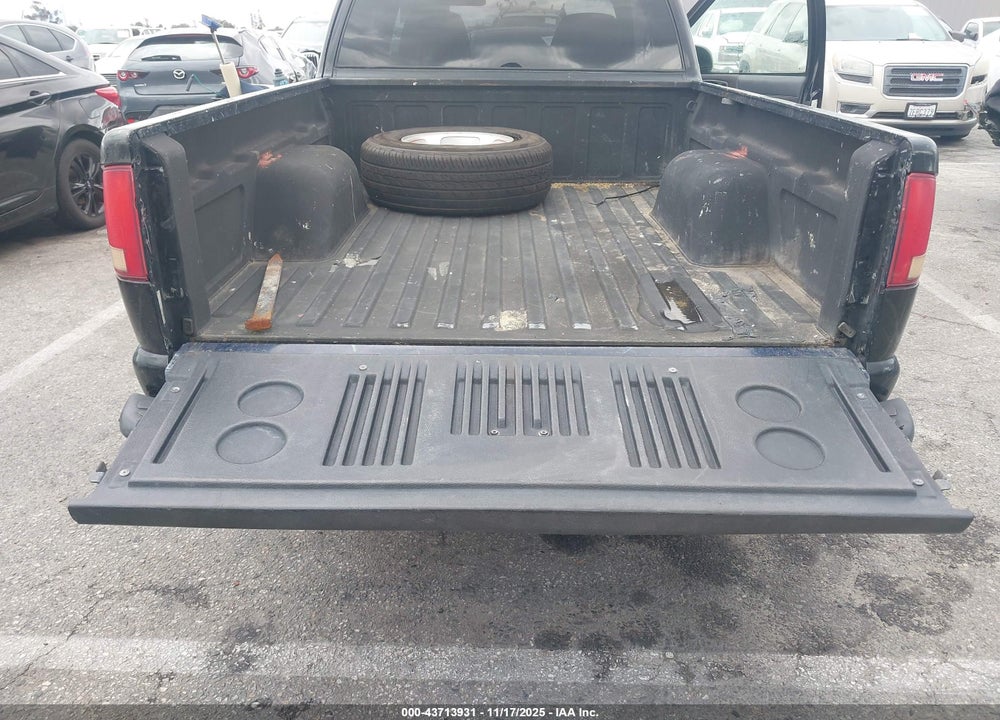 2003 CHEVROLET S-10 LS VIN: 1GCDT19X138204780