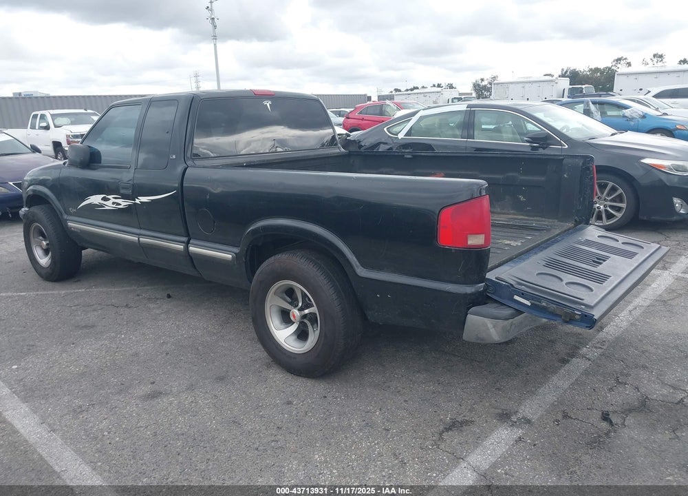 2003 CHEVROLET S-10 LS VIN: 1GCDT19X138204780