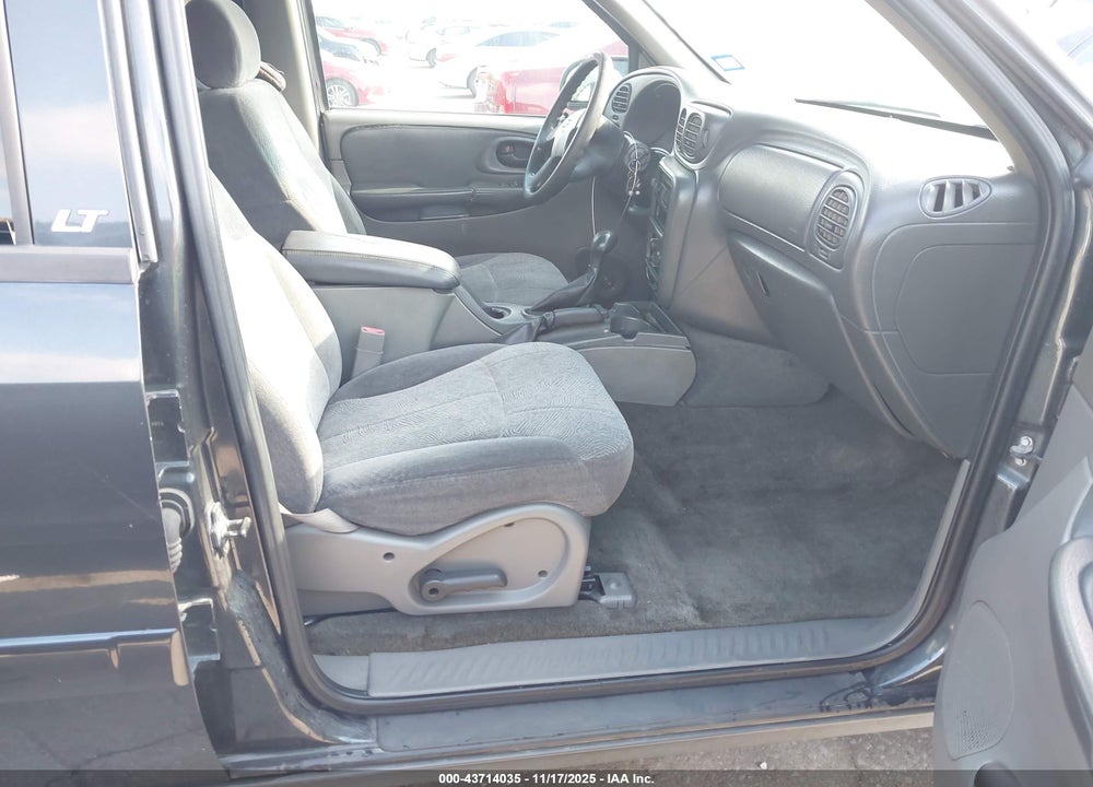 2004 CHEVROLET TRAILBLAZER LT VIN: 1GNDT13S342163027