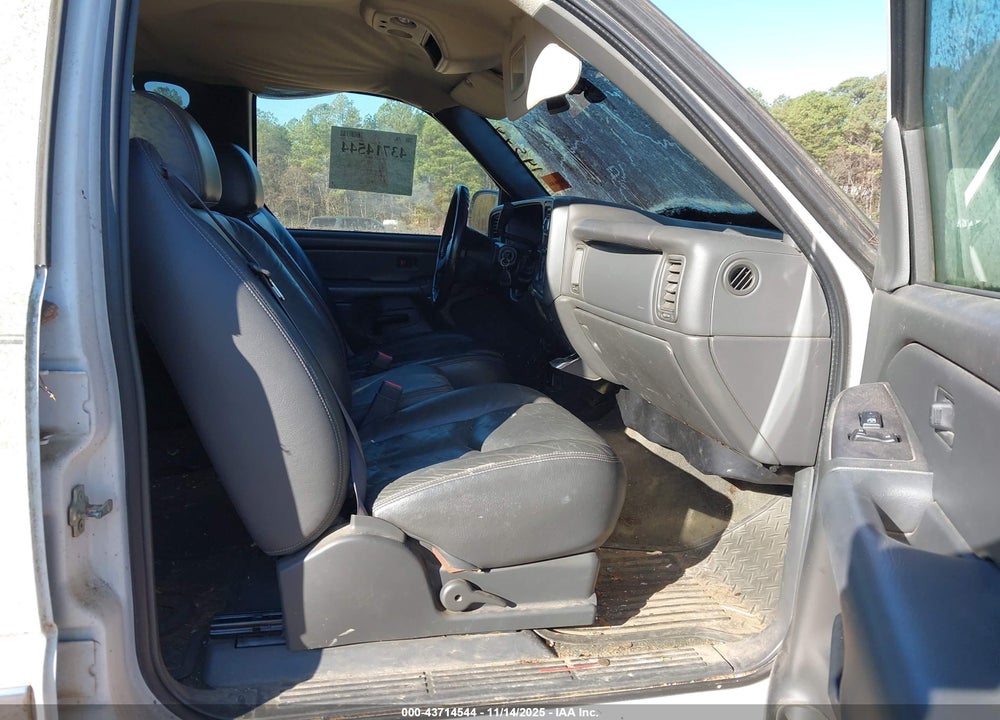 2005 GMC SIERRA 1500 SLE VIN: 2GTEC13T651278177