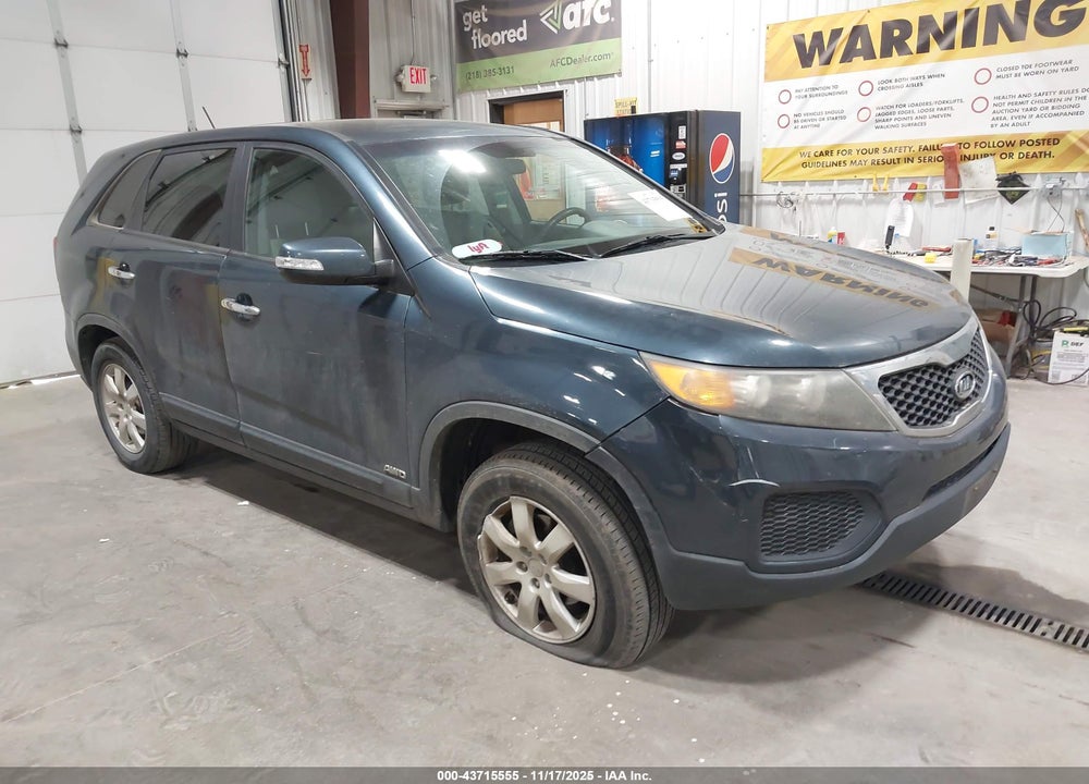 2011 KIA SORENTO LX VIN: 5XYKTCA11BG155081