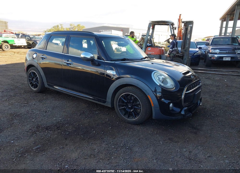 2016 MINI HARDTOP COOPER S VIN: WMWXU3C51G2D30627