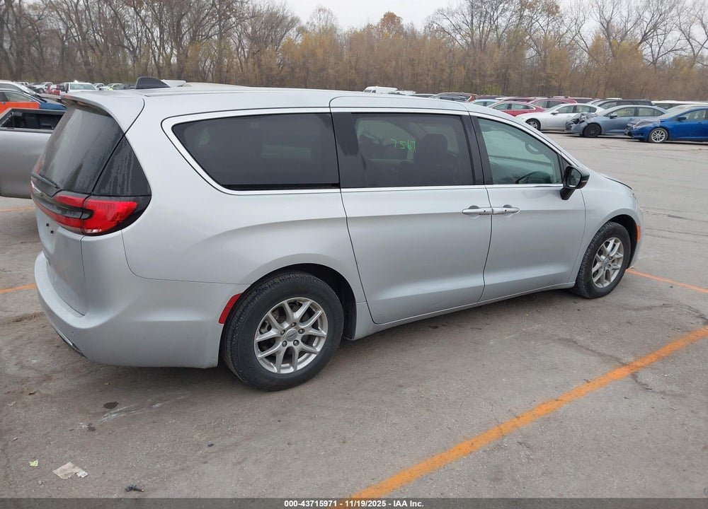 2024 CHRYSLER PACIFICA TOURING L VIN: 2C4RC1BG4RR149223