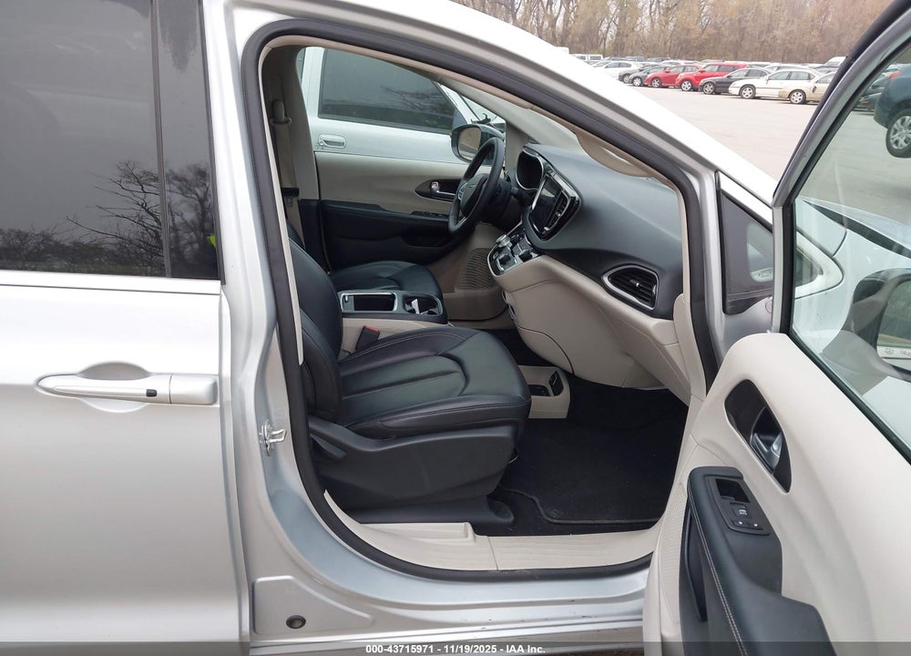 2024 CHRYSLER PACIFICA TOURING L VIN: 2C4RC1BG4RR149223