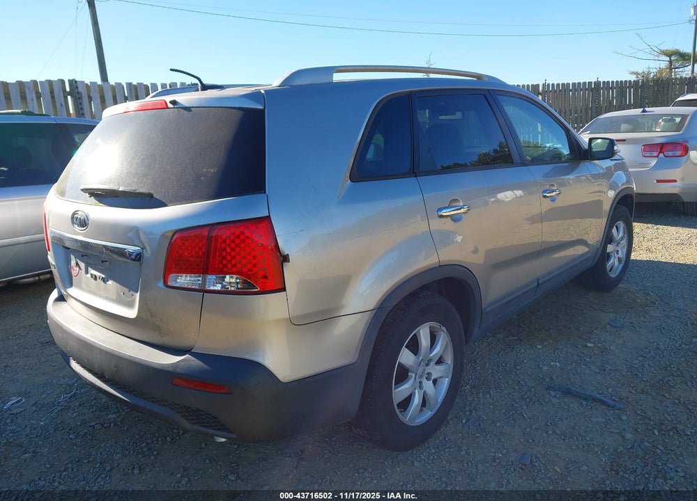 2013 KIA SORENTO VIN: 5XYKTCA62DG327374