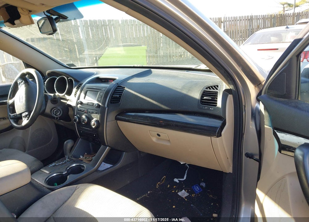 2013 KIA SORENTO VIN: 5XYKTCA62DG327374