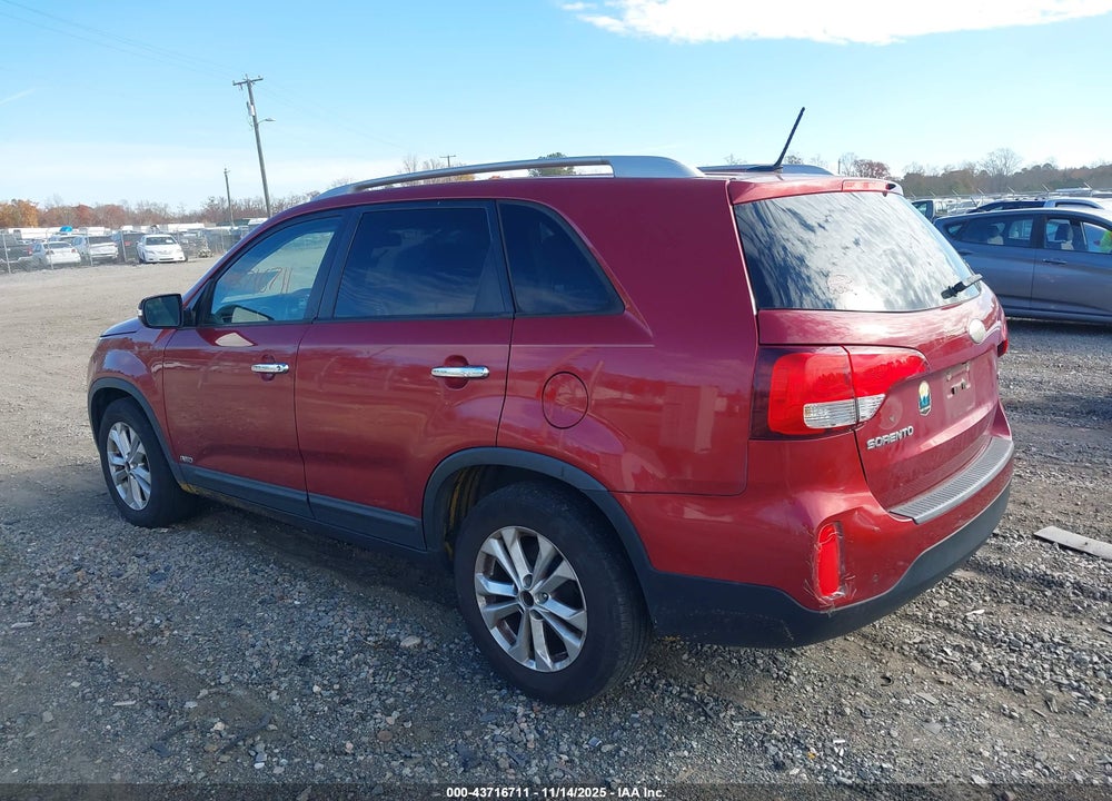 2014 KIA SORENTO LX VIN: 5XYKTCA68EG539598