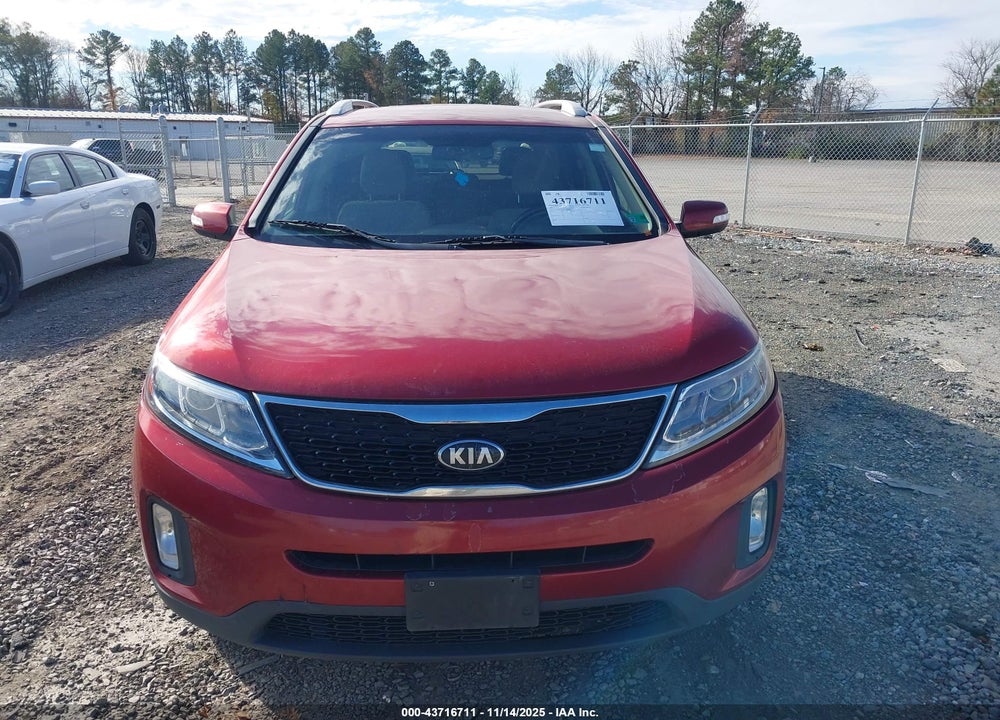 2014 KIA SORENTO LX VIN: 5XYKTCA68EG539598