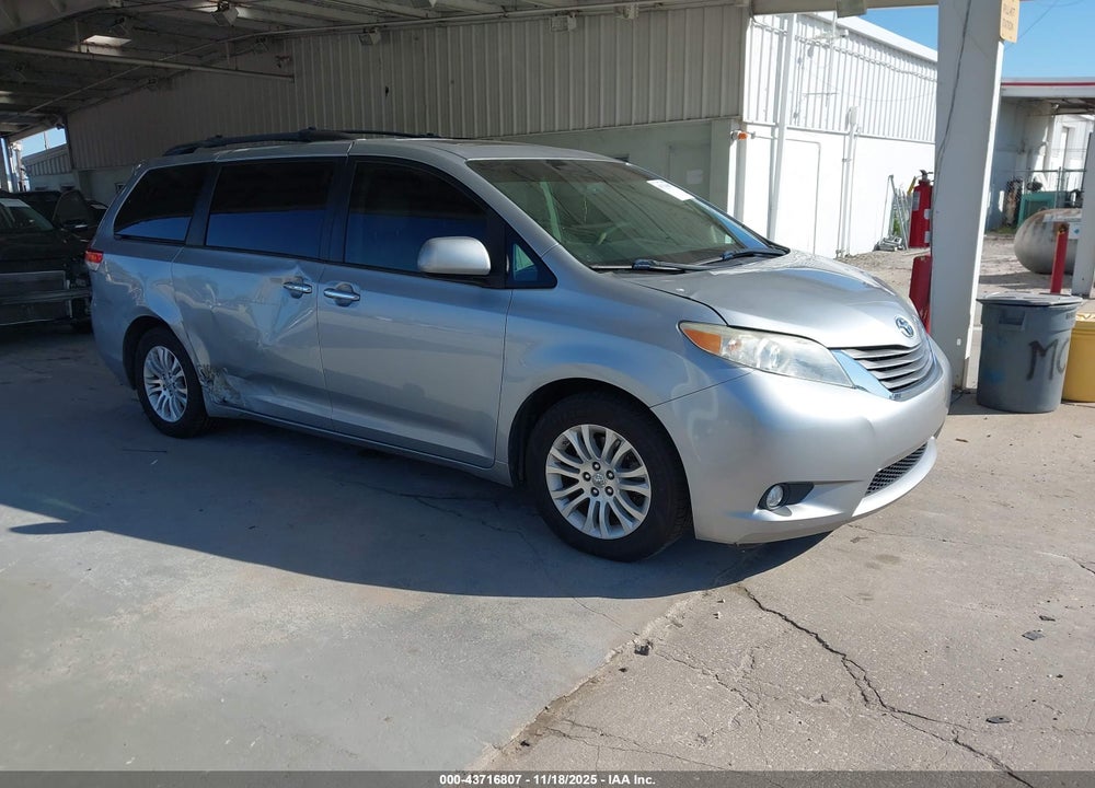 2011 TOYOTA SIENNA XLE V6 VIN: 5TDYK3DC1BS058105