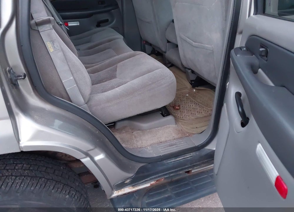 2003 CHEVROLET TAHOE LS VIN: 1GNEK13V73J175476