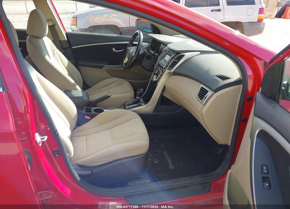 2013 HYUNDAI ELANTRA VIN: KMHD35LE7DU082705
