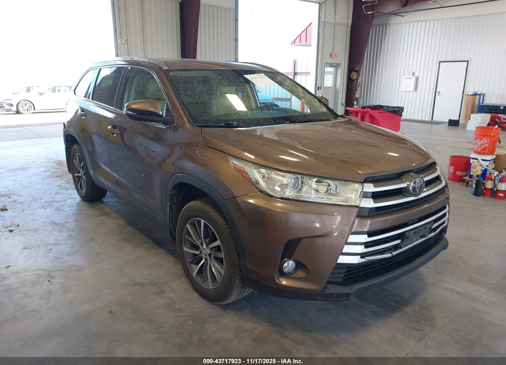 2019 TOYOTA HIGHLANDER XLE VIN: 5TDJZRFH1KS946863