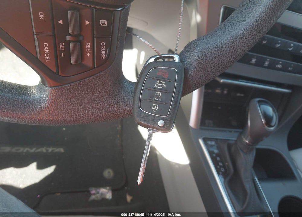 2015 HYUNDAI SONATA SE VIN: 5NPE24AF1FH183477