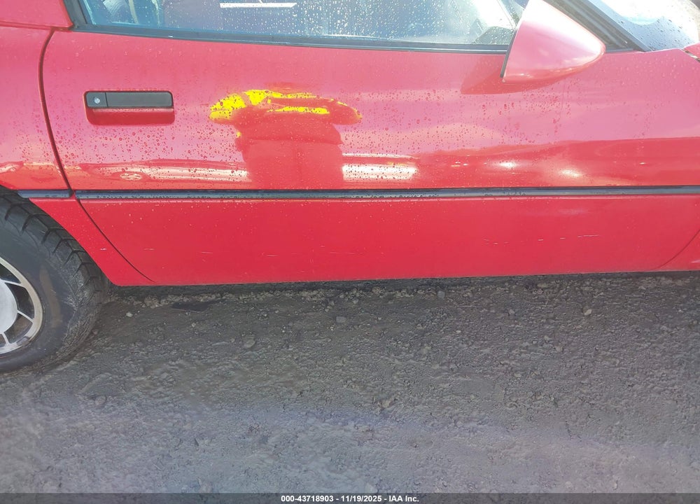1985 CHEVROLET CORVETTE VIN: 1G1YY0782F5138599