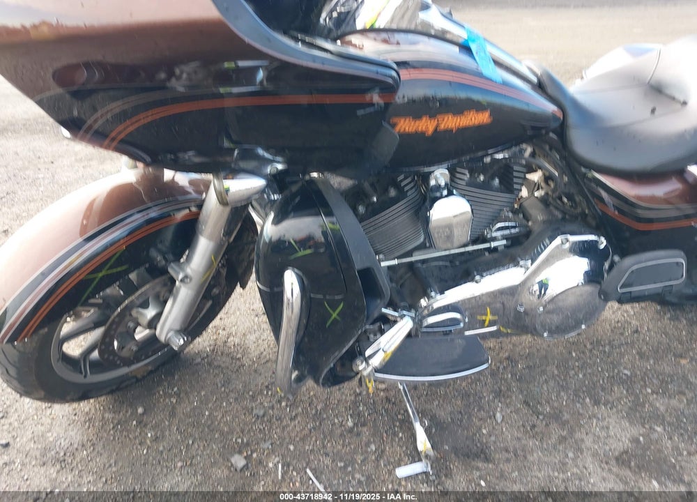 2016 HARLEY-DAVIDSON FLTRU VIN: 1HD1KGL38GB605667