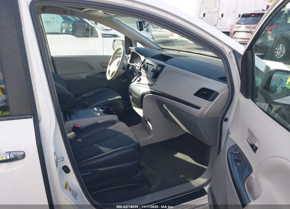 2013 TOYOTA SIENNA SE 8 PASSENGER VIN: 5TDXK3DC3DS404850